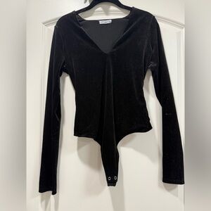 Good American Black Velvet Long Sleeve V-Neck Bodysuit Size 1